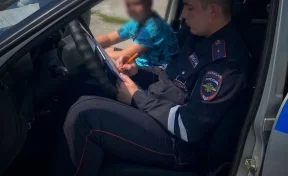 В Кузбассе полиция остановила машину с 10-летним водителем. Ребёнка за руль посадил дедушка