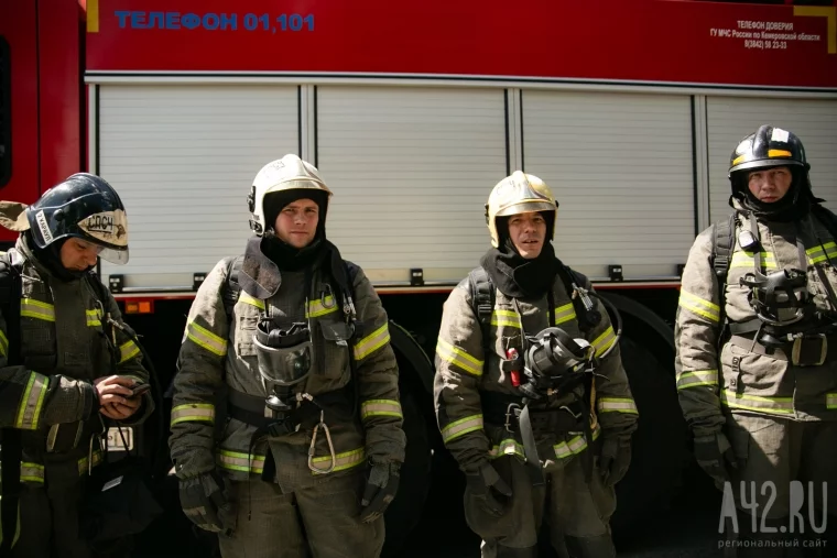 Фото: Пожар в офисе и поиск людей на высоте: соревнования спасателей в Кемерове 26