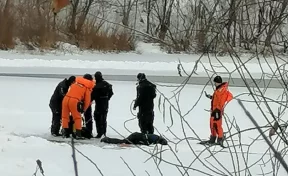 В Новосибирске спасатели достали тело мальчика, провалившего под лёд