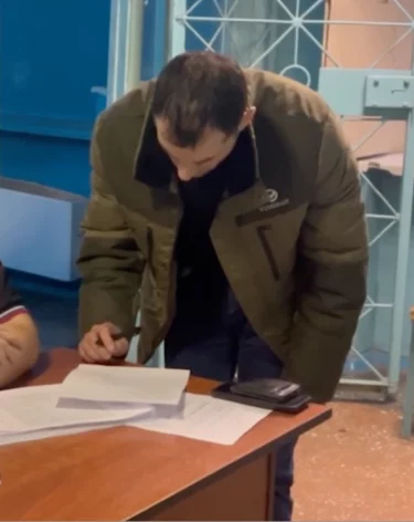 Полицейские в Новокузнецке привлекли к ответственности иностранца-водителя такси