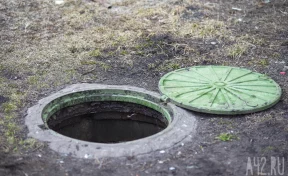 В Новокузнецке 4-летняя девочка провалилась в открытый колодец: ей выплатят 30 тысяч рублей