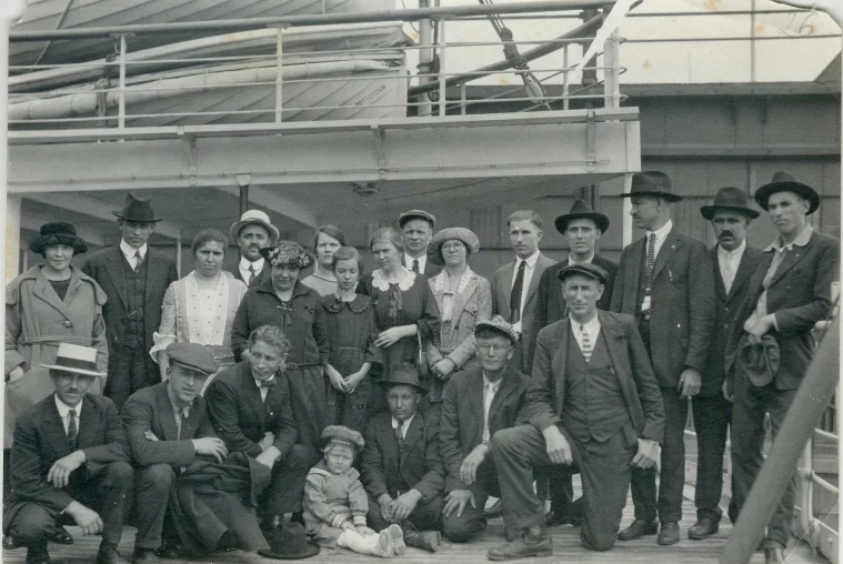 Колонисты АИК на палубе корабля, 1922 год