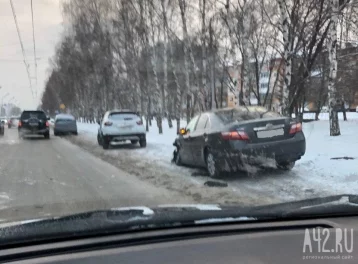 Фото: Напротив областной больницы в Кемерове произошла авария 1