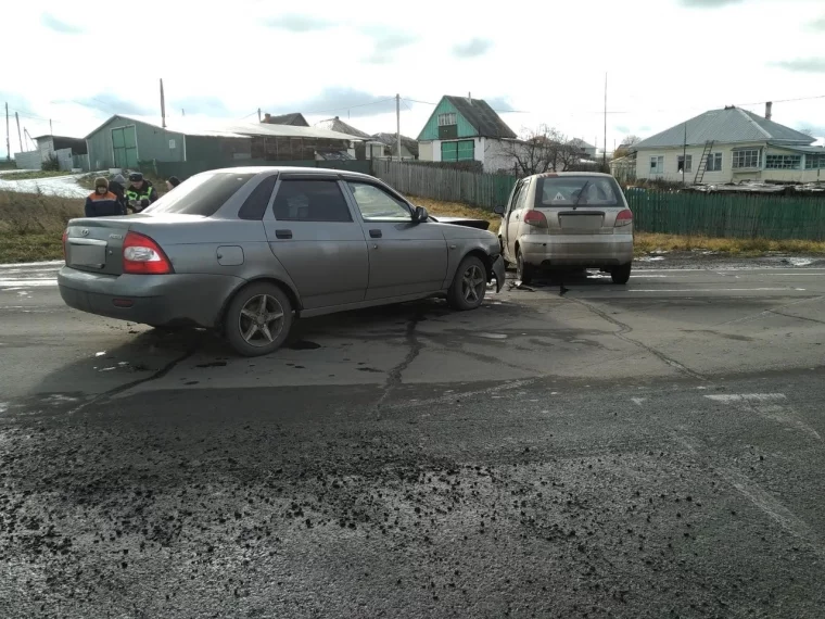Фото: В Кузбассе столкнулись два автомобиля: пострадал семилетний ребёнок 2