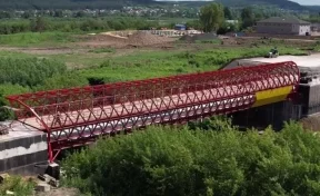Остекление «хрустального» моста в центре Кемерова сняли на видео