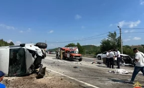 В Севастополе в ДТП с микроавтобусом погибли 4 девушки в возрасте от 17 до 19 лет