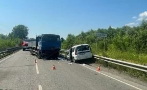 В ГАИ раскрыли подробности смертельного ДТП с грузовиком на кузбасской трассе