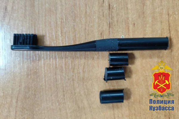 Кузбассовец пытался передать другу в изолятор наркотики в зубной щётке