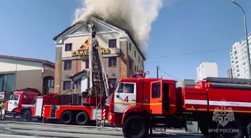 Фото: В Самаре загорелся ресторан, площадь пожара составила 300 квадратных метров 1