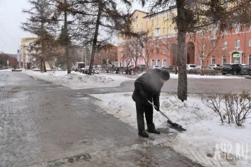 Фото: В Кузбассе усилили уборку трасс и борьбу с гололёдом из-за потепления 1