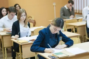 Фото: В Кузбассе 11 000 выпускников написали итоговые сочинение и изложение 1