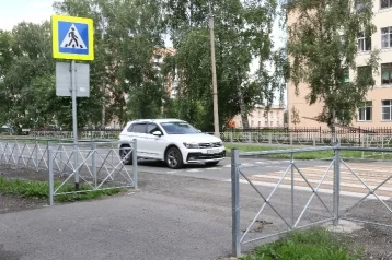 Фото: В Кемерове на новые пешеходные ограждения потратят почти 4 млн рублей 1