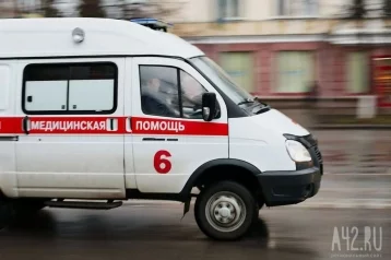 Фото: В Новокузнецке на мосту жёстко столкнулись скорая помощь и легковой автомобиль 1