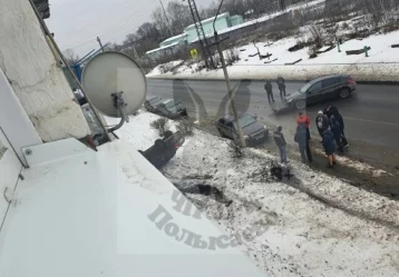 Фото: Последствия ДТП с «перевёртышем» в кузбасском городе попали на видео 1