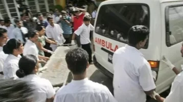 Фото: Число жертв взрывов на Шри-Ланке превысило 200 человек 1