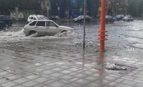 Несколько кемеровских улиц затопило после обильного дождя
