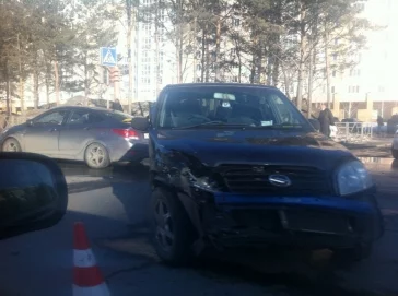 Фото: В Рудничном районе Кемерова столкнулись две иномарки 3