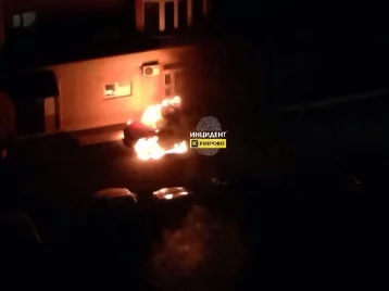Фото: В Кемерове ночью сгорела машина 1