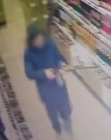 В Донецке вооружённый автоматом мужчина открыл стрельбу в супермаркете
