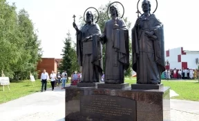 В Кузбассе торжественно открыли памятник святым Гурию, Самону и Авиву