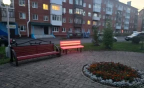 Кемеровчане раскритиковали светящиеся скамейки на проспекте Шахтёров