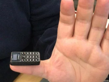 Фото: Презентован самый маленький мобильный телефон в мире: он весит 13 граммов 1