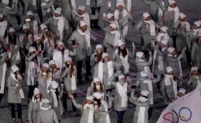 Российские спортсмены вышли на парад открытия Олимпиады под олимпийским флагом