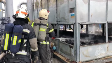Фото: Названа причина пожара с огромным столбом чёрного дыма в ТРЦ «Гринвич» Екатеринбурга 1
