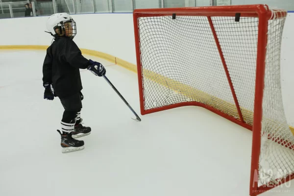 В Прокопьевске юные хоккеисты остались без ледовой арены: родители просят губернатора помочь