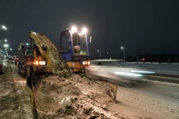 Фото: С начала зимы дорожники вывезли более 2,3 млн кубометров снега с дорог Кузбасса 1