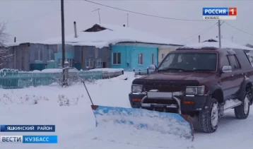 Фото: Кузбассовец превратил свой автомобиль Toyota в снегоуборочную машину  1