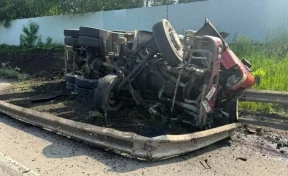 В Новокузнецке произошло жёсткое тройное ДТП с бетономешалкой: в ГАИ рассказали подробности