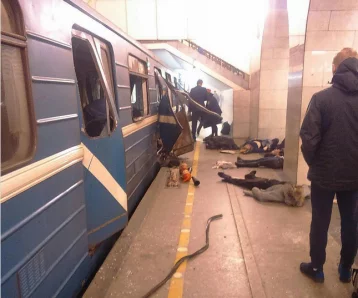 Фото: СМИ: число пострадавших при взрыве в питерском метро увеличилось до 90 человек 1