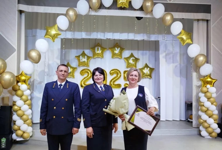 Фото: Работники АО «СУЭК-Кузбасс» поздравили школьников с последним звонком 1