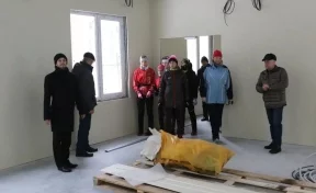 В Кемерове завершаются работы по установке модуля спортшколы в Рудничном бору