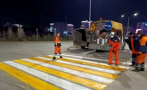 В Кемерове ночью начали наносить дорожную разметку