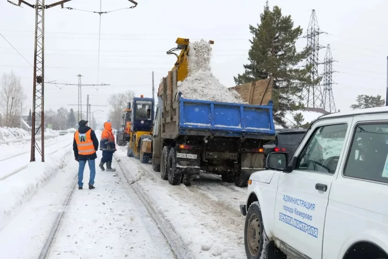 Фото: Улицы Рудничного района в Кемерове будут расчищать от снега круглосуточно 3