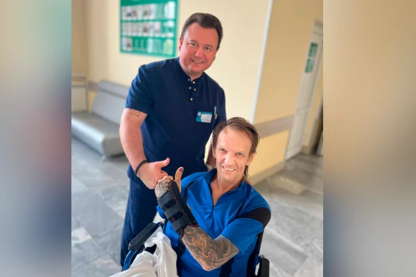 В Кемерове врачи спасли 60-летнего байкера из Запорожья, попавшего в ДТП