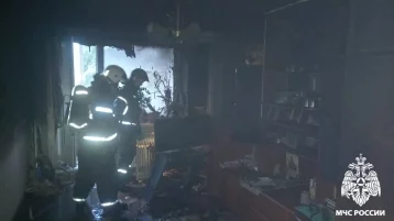 Фото: В Кемерове ликвидировали пожар в доме на улице Сибиряков-Гвардейцев 1