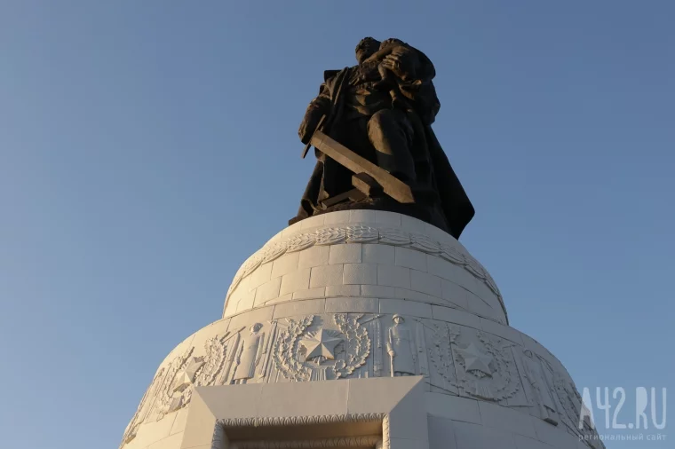 Фото: Девочка, Берлин и мир. О подвиге Николая Масалова и памятнике Воину-освободителю 14