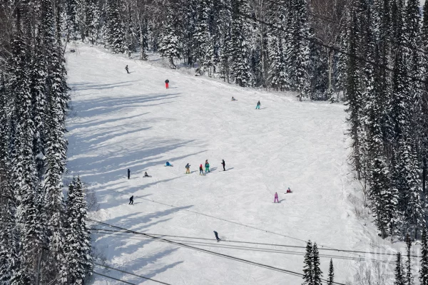 В Кузбассе из-за морозов временно закрыли горнолыжный комплекс «Югус»