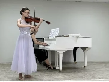 Фото: В Кузбассе двум школам искусств подарили уникальные скрипки французских мастеров 1