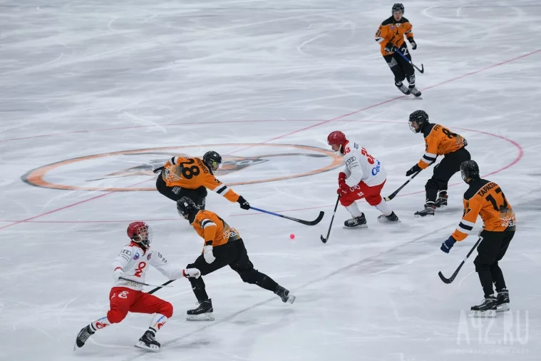 Фото: «Кузбасс» против «Енисея»: как проходит Кубок России по хоккею с мячом 30