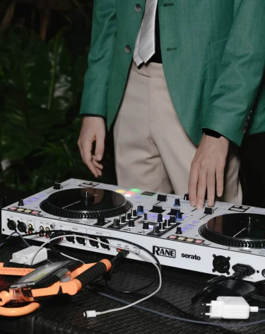 Андеграундная вечеринка в ботаническом саду, или идентичный Новый год