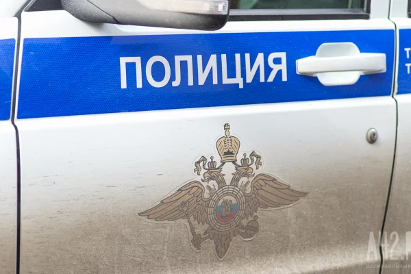В Новокузнецке полицейские избили мужчину в служебном автомобиле
