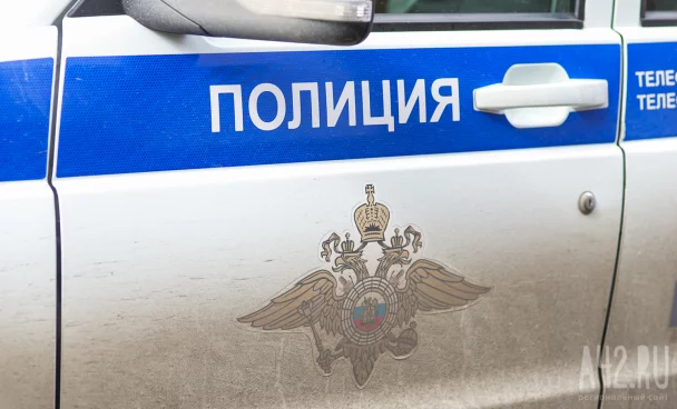 В Новокузнецке полицейские избили мужчину в служебном автомобиле