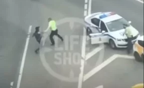 Опубликовано видео с моментом обстрела полицейских в Москве