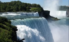 В Сети опубликовали видео протухшего Ниагарского водопада