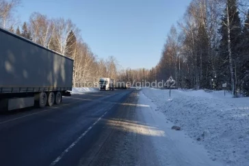 Фото: В Кузбассе ввели ограничение на трассе «Сибирь» из-за ДТП 2