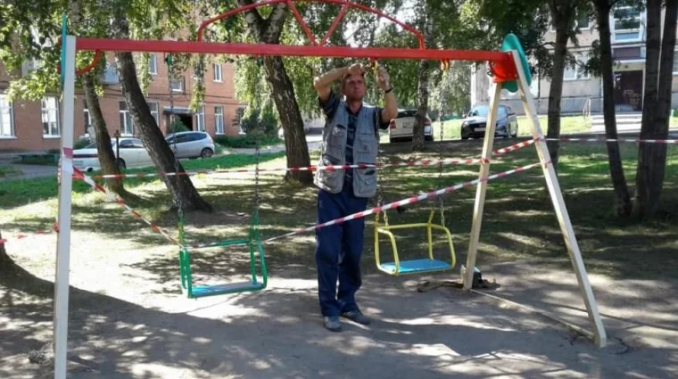 Фото: Возмутившую губернатора Кузбасса детскую площадку отремонтировали в Юрге 2